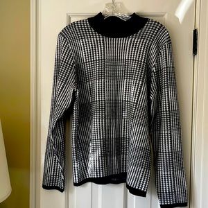 T TAHARI Houndstooth mock turtleneck